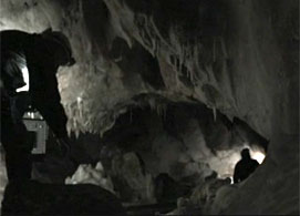 Progression dans la grotte Chauvet
