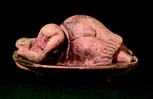 Femme couchée en terre cuite, Néolithique,3ème millénaire av. J.-C., Hal Saflieni, Malte. 
