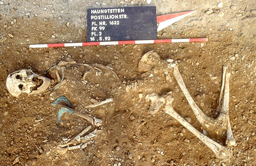 Le site de Lectal de l'âge du bronze a permis d'exhumer les squelettes de 84 individus et de faire des recherches isotopiques et génétiques