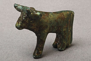Petit taureau en bronze