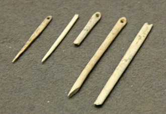 Aiguilles &agrave; chas pr&eacute;historiques