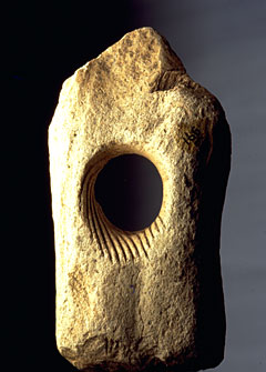 Baton perc&eacute; - Mus&eacute;e de Solutr&eacute;