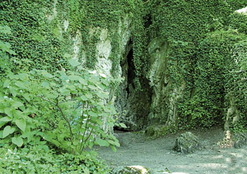 L'entrée de la grotte de Ramioul, actuellement