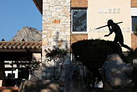 L'entr&eacute;e du Mus&eacute;e de Pr&eacute;histoire &agrave; Tautavel