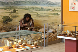 La premi&egrave;re salle du Mus&eacute;e de pr&eacute;histoire de Tautavel