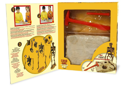 Petit Enfant Jouant Avec Un Jeu D'archéologie De Jouets. Enfant