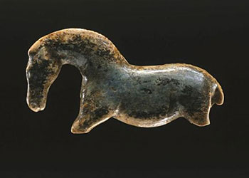 figurine-de-cheval-sculptee-ivoire