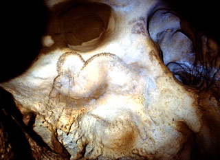 Mammouth et masque humain dans la grotte de Bernifal