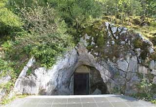Entrée de la grotte de Gargas