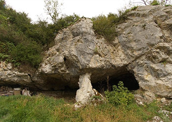 entree-grotte-trou-mere-clochette-s