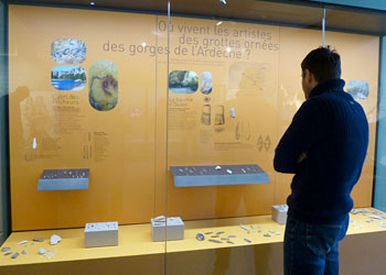 Ou vivaient les artistes des grottes ornées ?