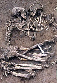 Couple enlacés - Tombe du néolithique