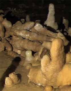 Structure construite par Néandertal à Bruniquel il y a 170 000 ans
