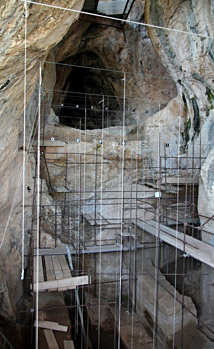 Caune de l'Arago, vue de l'intérieur de la grotte