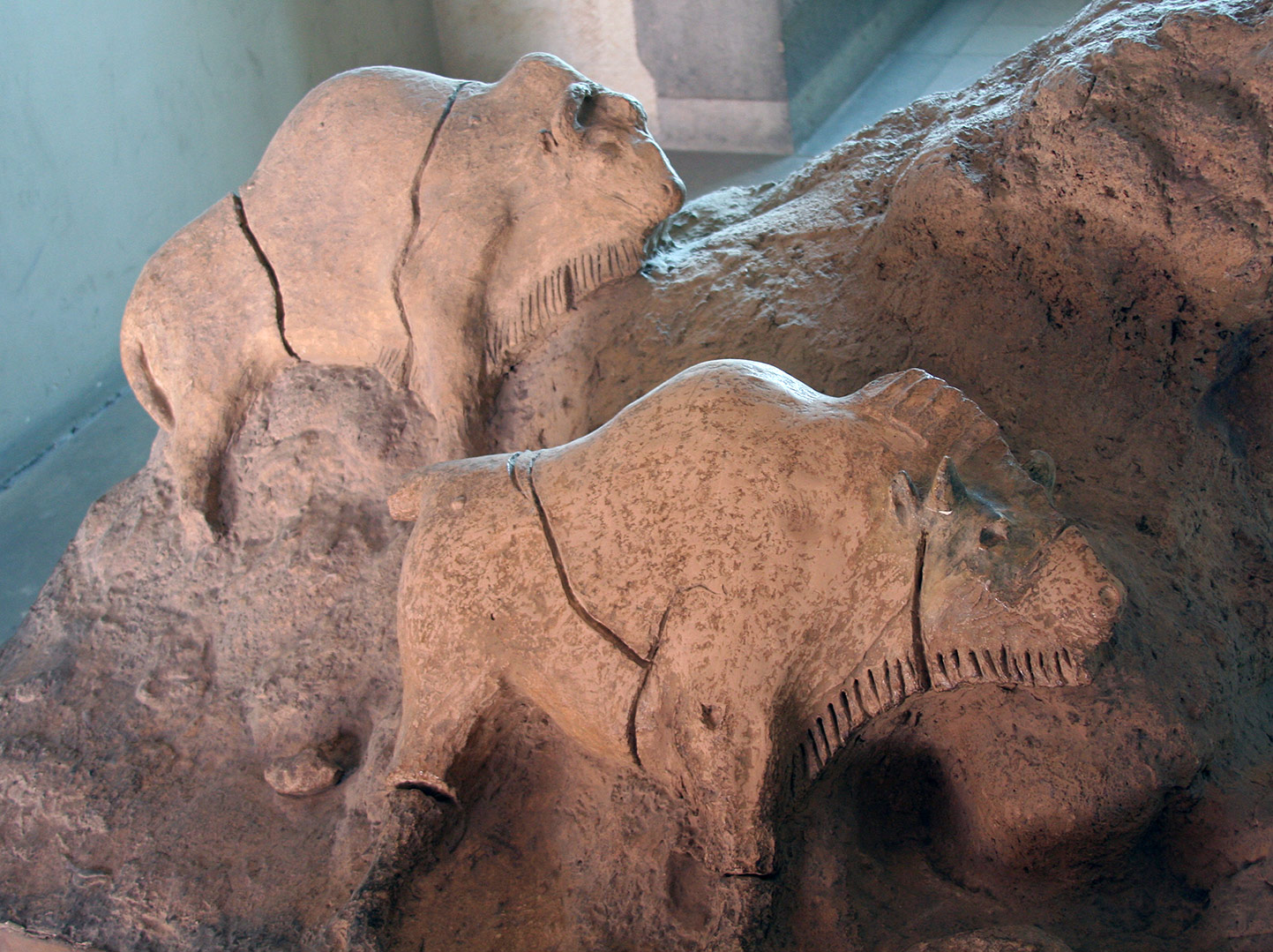 Photo du godet en silex découvert à la grotte aux Points en 2014. Le