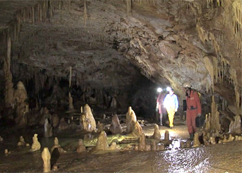 Les chercheurs dans la grotte de Bruniquel