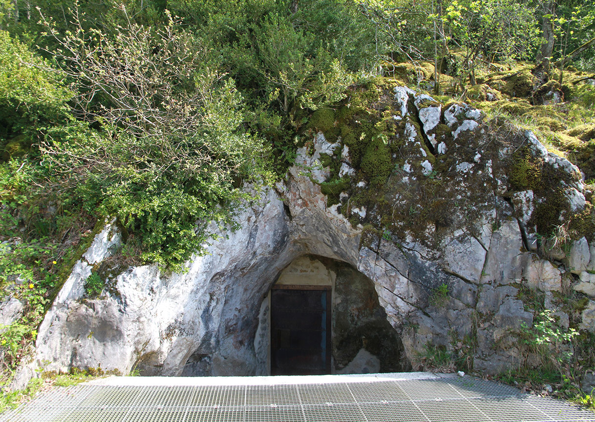 Entrée de la grotte de Gargas