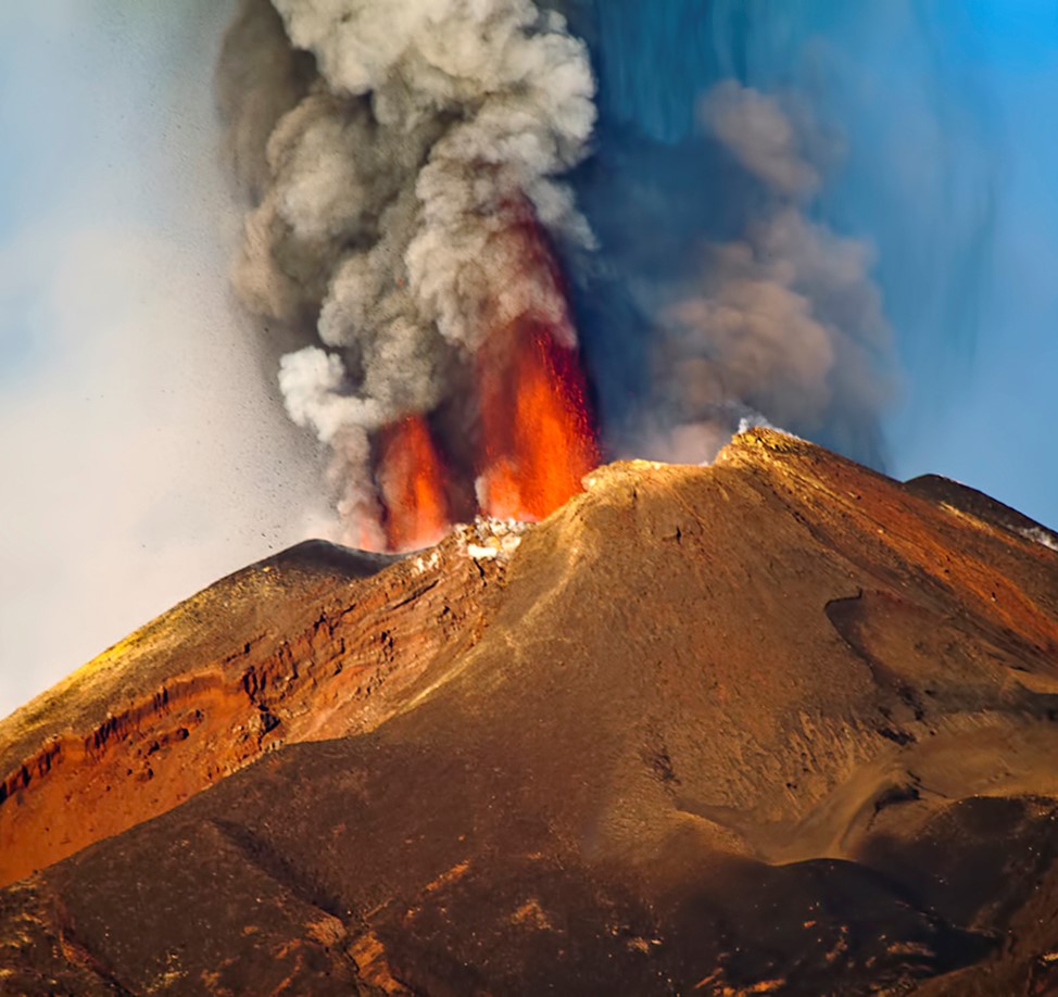 Un voyage Géo-Mythologique, récits fantastiques des volcans et où les trouver.