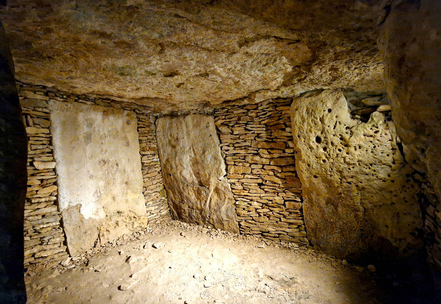 Les tumulus de Bougon - Hominides